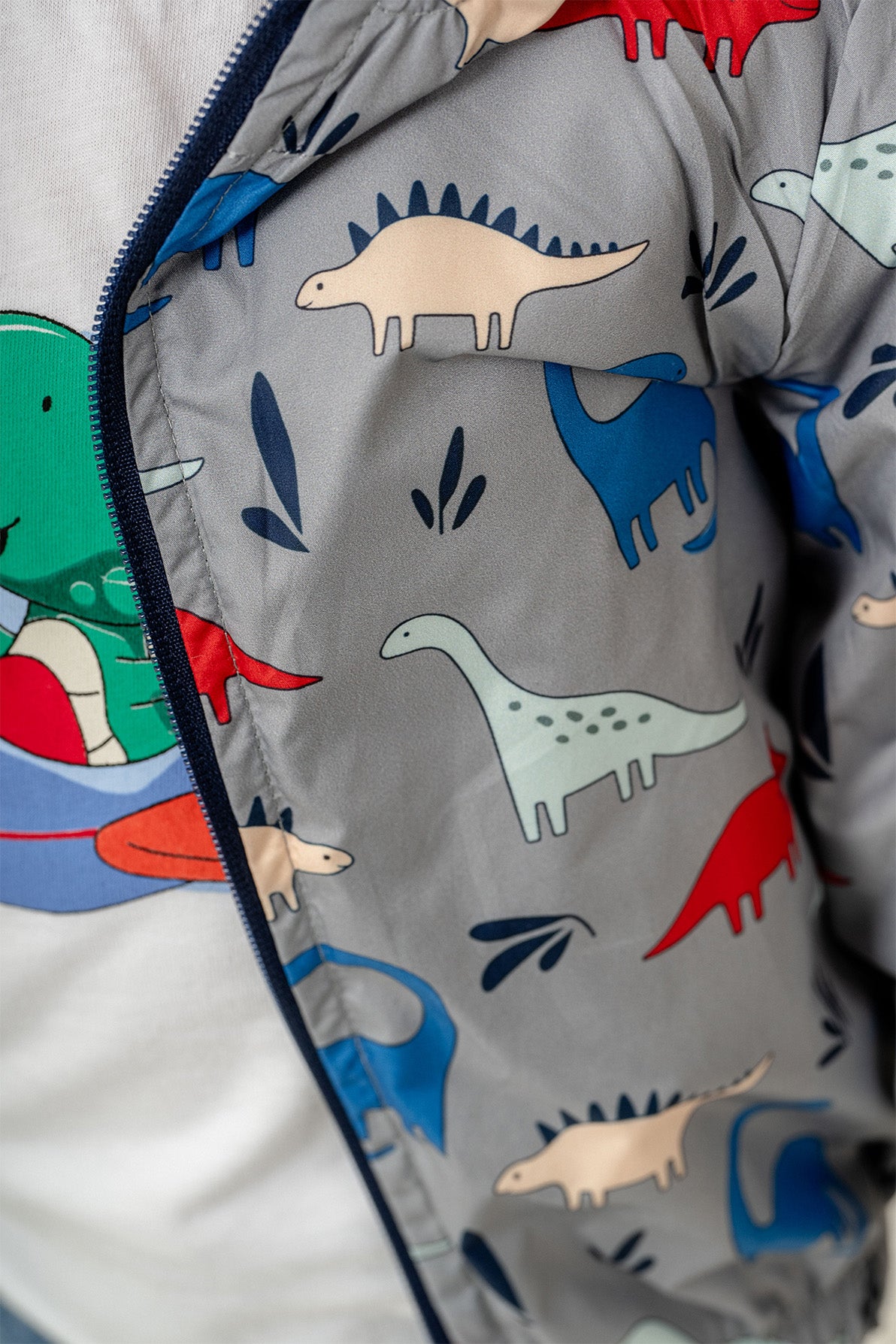 Erkek Çocuk Dinozor Baskılı Tişört Kapüşonlu Rüzgarlık ve Jogger Jean 3’lü Kombin